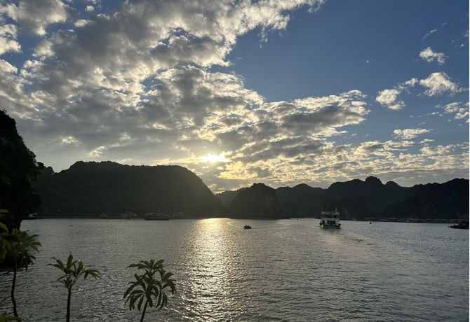 DAY TRIP </br> LAN HA BAY