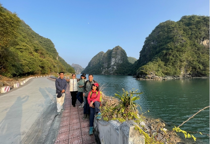 CAT BA</br>ONE DAY TREKKING