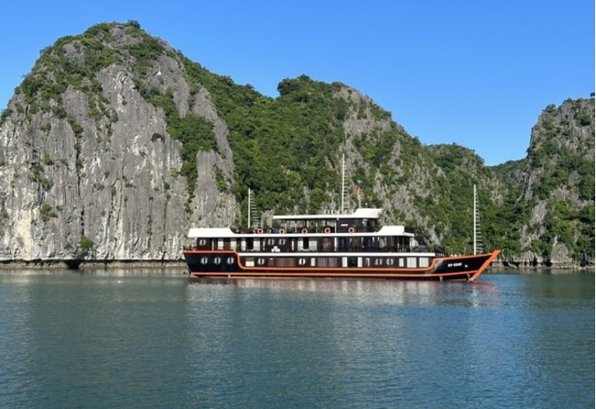 2 DAYS 1 NIGHT</br> LAN HA BAY MEDIUM CRUISE