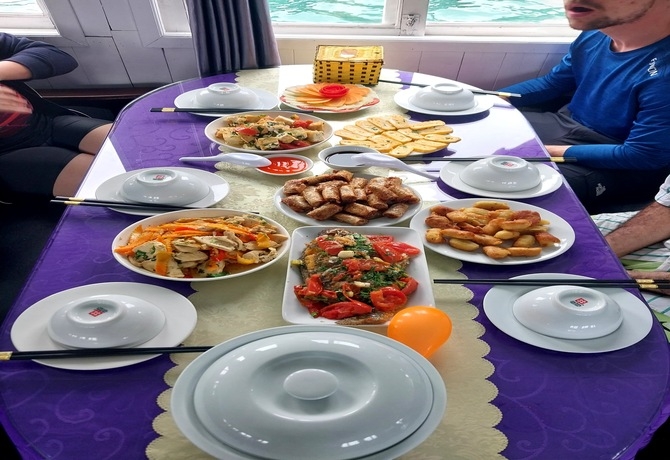 2 DAYS 1 NIGHT</br> LAN HA BAY SMALL CRUISE