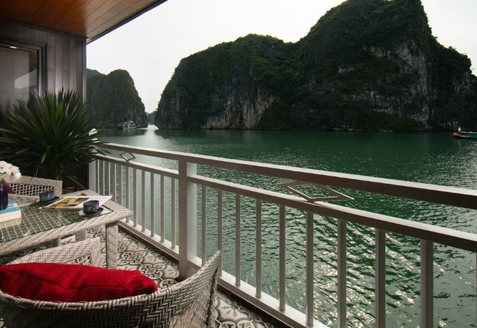 3 DAYS 2 NIGHTS</br> HA LONG BAY