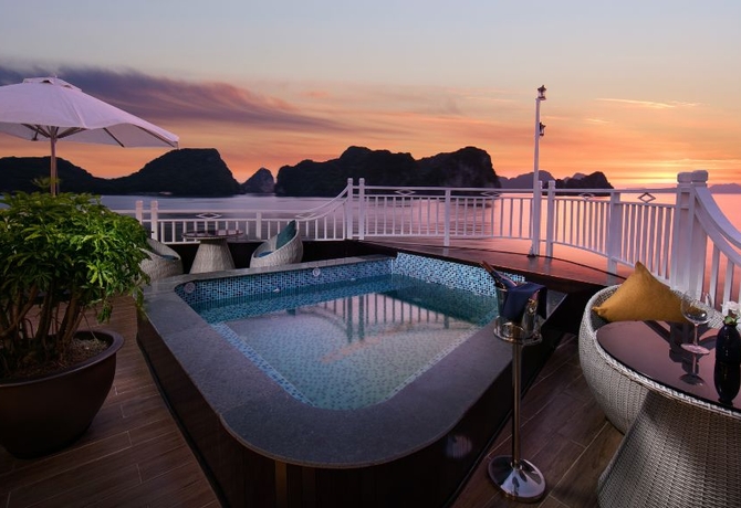 3 DAYS 2 NIGHTS</br> HA LONG BAY