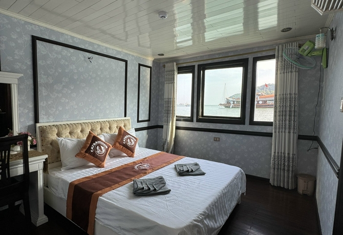 2 DAYS 1 NIGHT</br> LAN HA BAY SMALL CRUISE