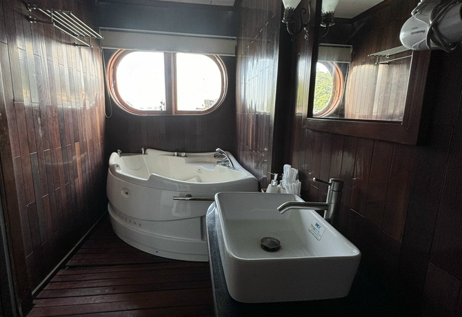 2 DAYS 1 NIGHT</br> LAN HA BAY SMALL CRUISE