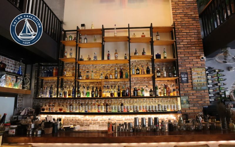 Cat Ba Nightlife at Quiri Pub & Restaurant