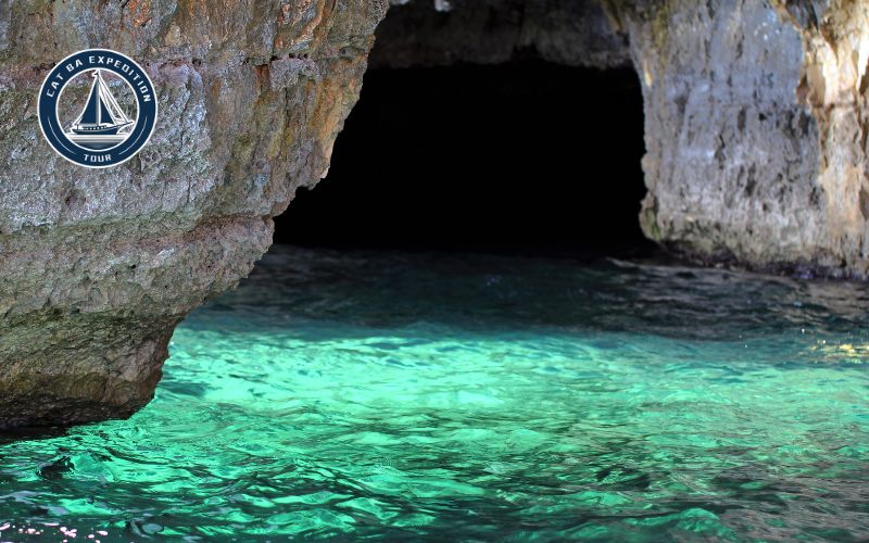 Sang Toi Cave Lan Ha Bay